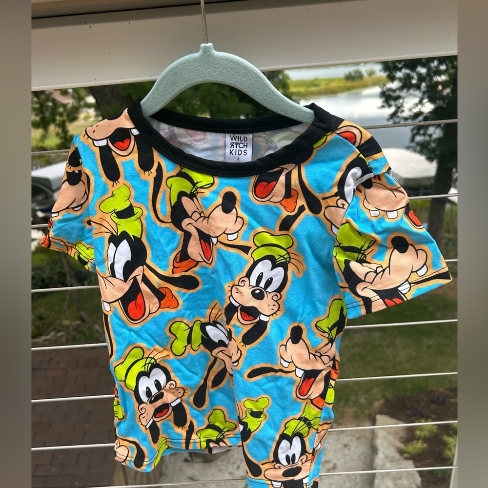 Wild Rich Kids Goofy T shirt